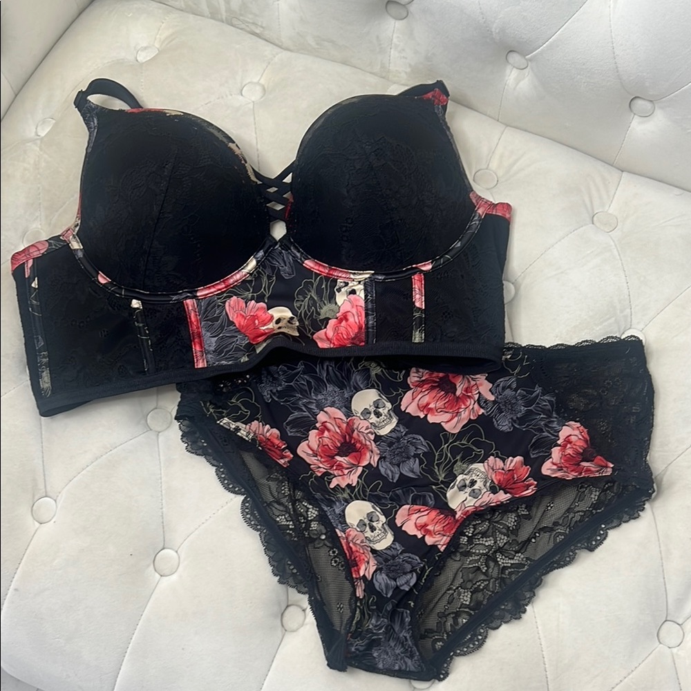 Torrid skulk and Floral Lace Black and Pink Intimates Set 40DD 1